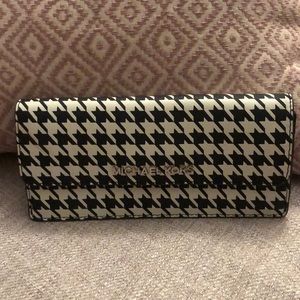 Michael Kors houndstooth wallet